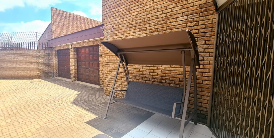 4 Bedroom Property for Sale in Zinniaville North West